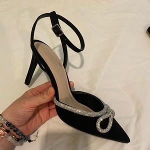 Bow heels